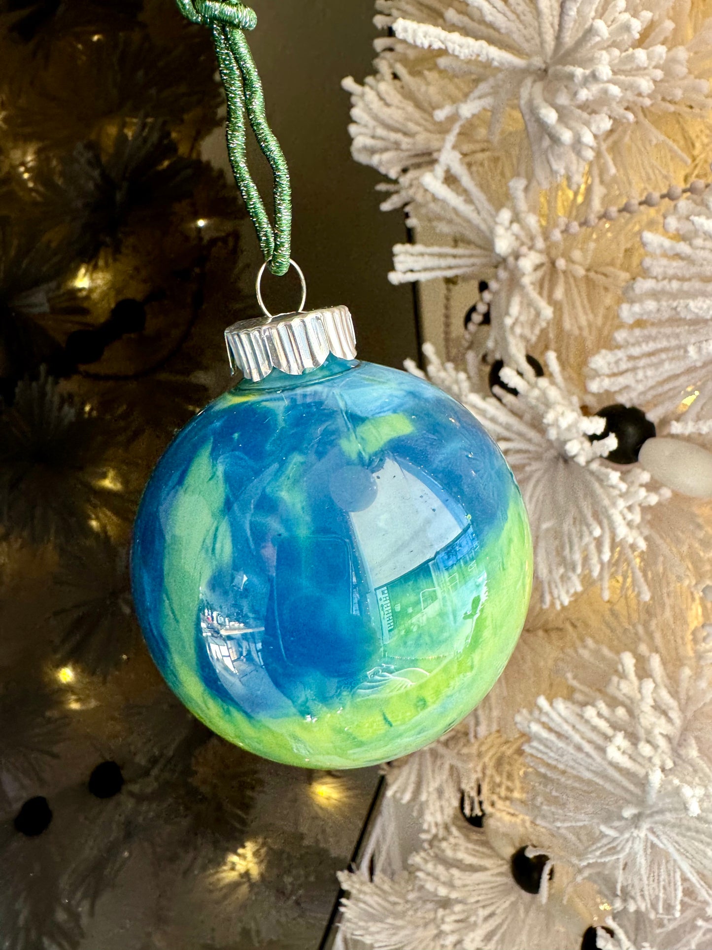 Workshop: Marbling Bauble Ornament,  SUNDAY 12/8, 1:00PM-1:45PM