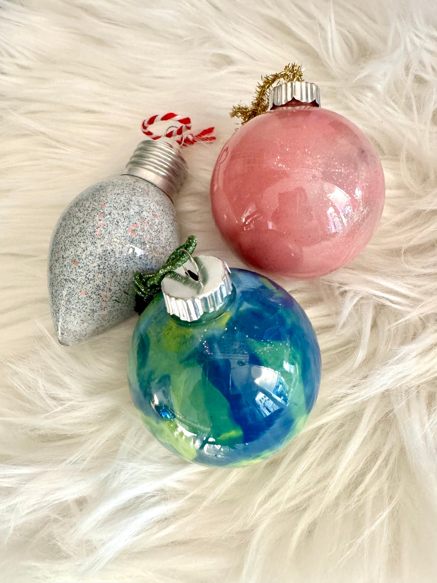 Workshop: Marbling Bauble Ornament,  SUNDAY 12/8, 1:00PM-1:45PM